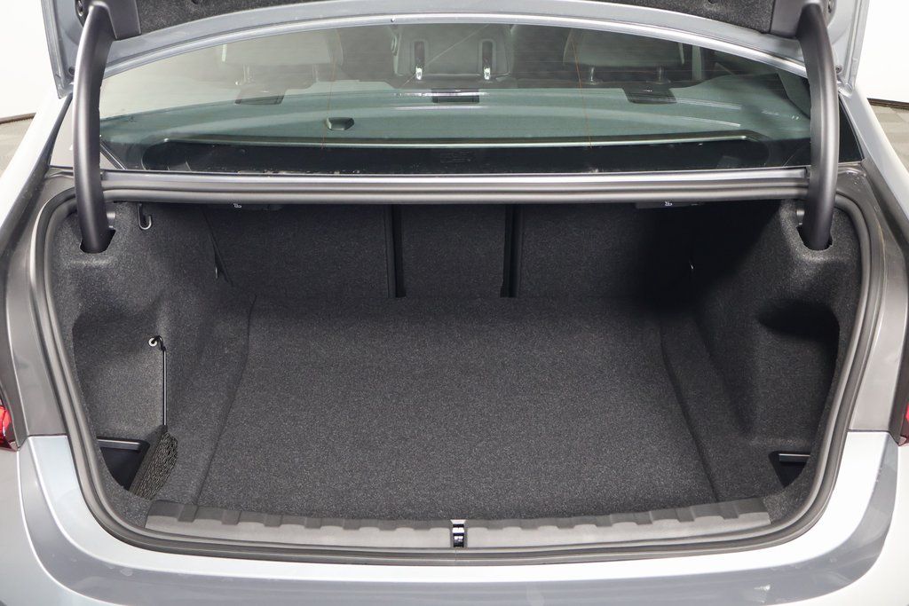 Thumbnail: 2026 BMW 3 Series - 8