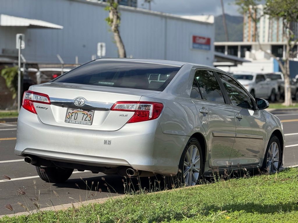 2014 Toyota Camry SE V6 photo