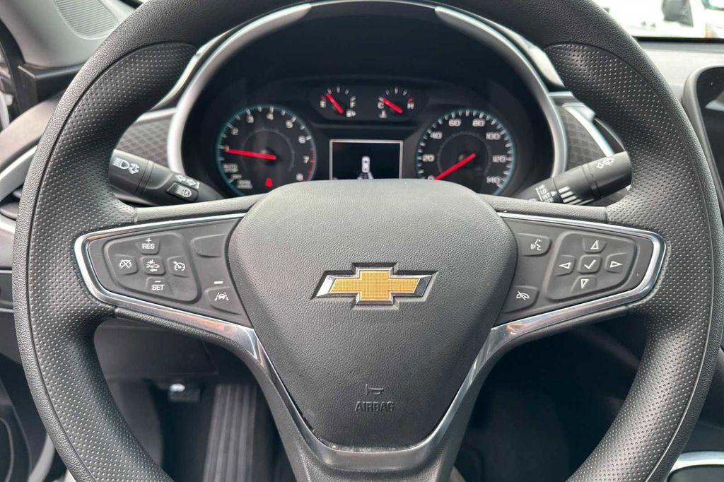 2020 Chevrolet Malibu LS 26