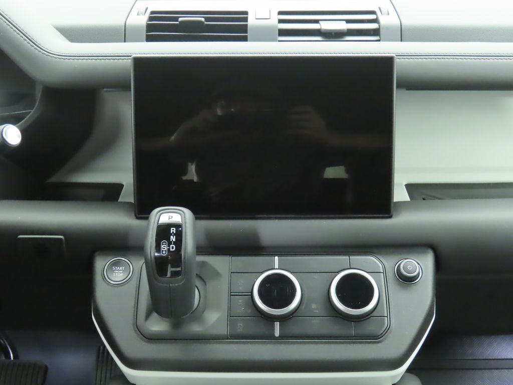 Thumbnail: 2025 Land Rover Defender - 14