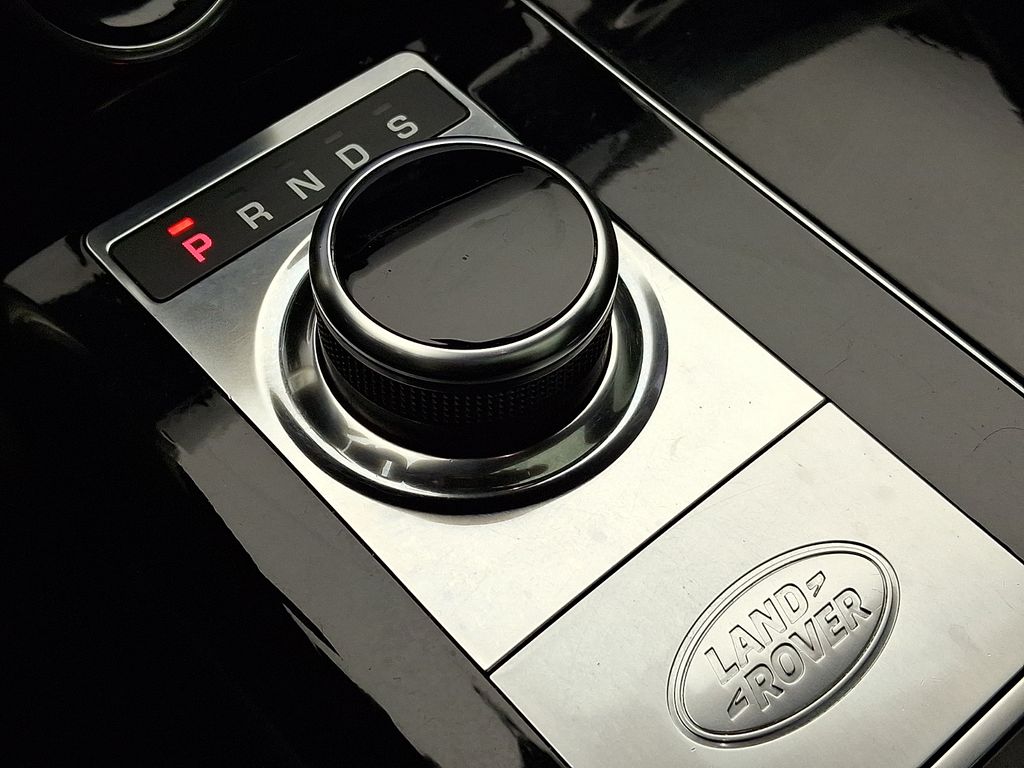 Thumbnail: 2018 Land Rover Range Rover - 16