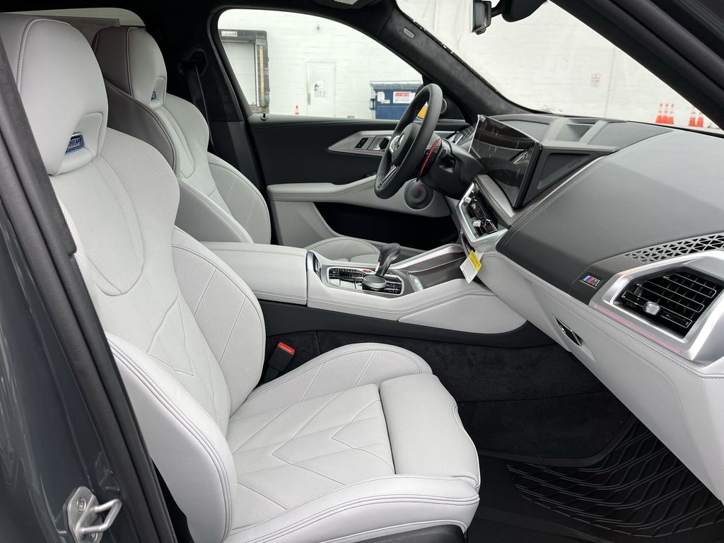 Thumbnail: 2026 BMW XM - 24