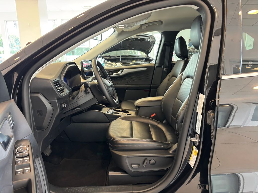 2025 Ford Escape Platinum