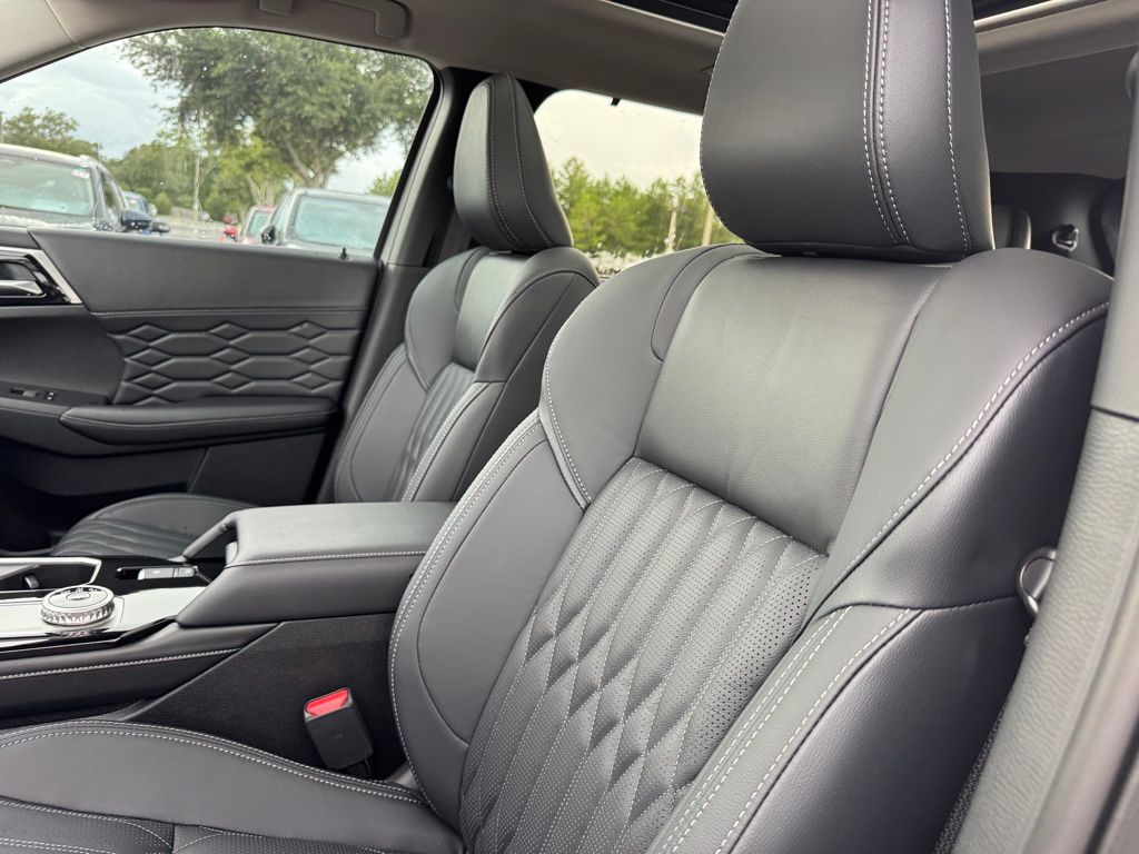 2025 Mitsubishi Outlander SEL photo 22