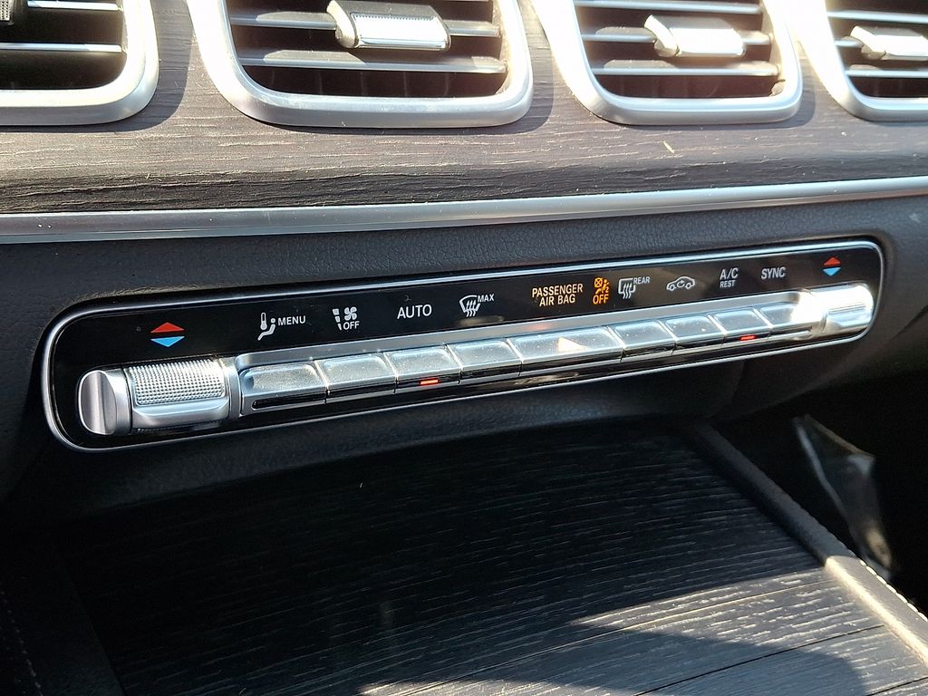 Thumbnail: 2025 Mercedes-Benz GLE - 17