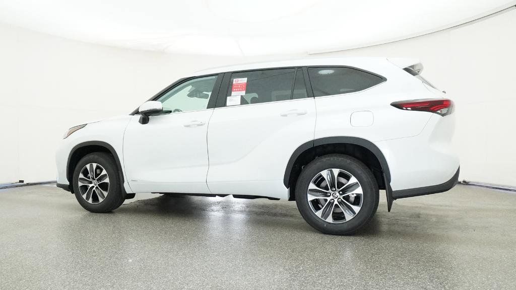 Thumbnail: 2025 Toyota Highlander - 11