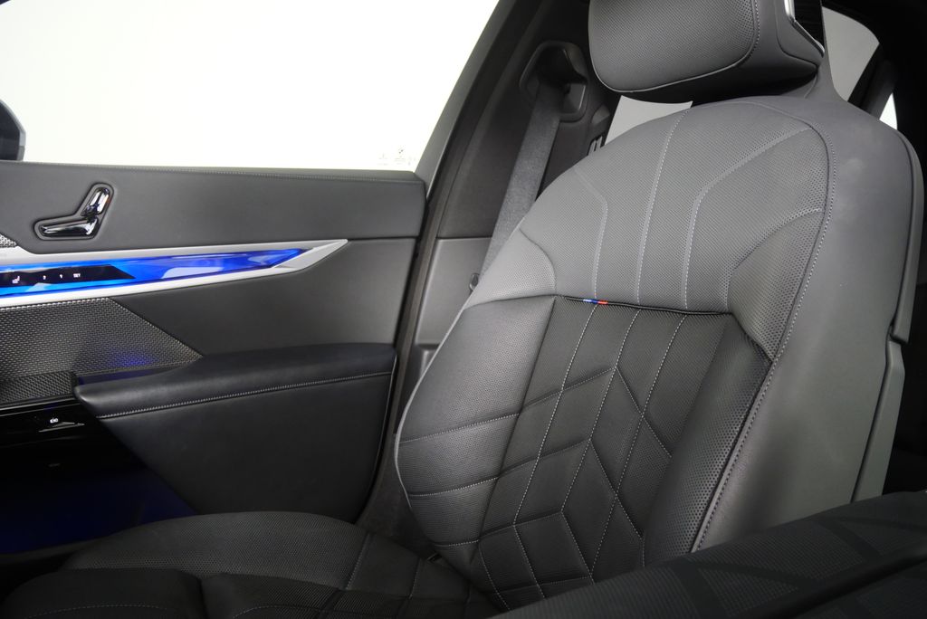 Thumbnail: 2023 BMW 7 Series - 27