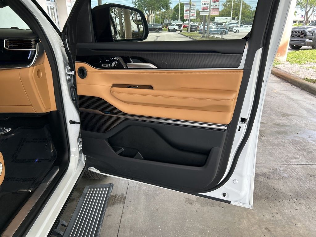 Used 2025 White Jeep Series III image 31