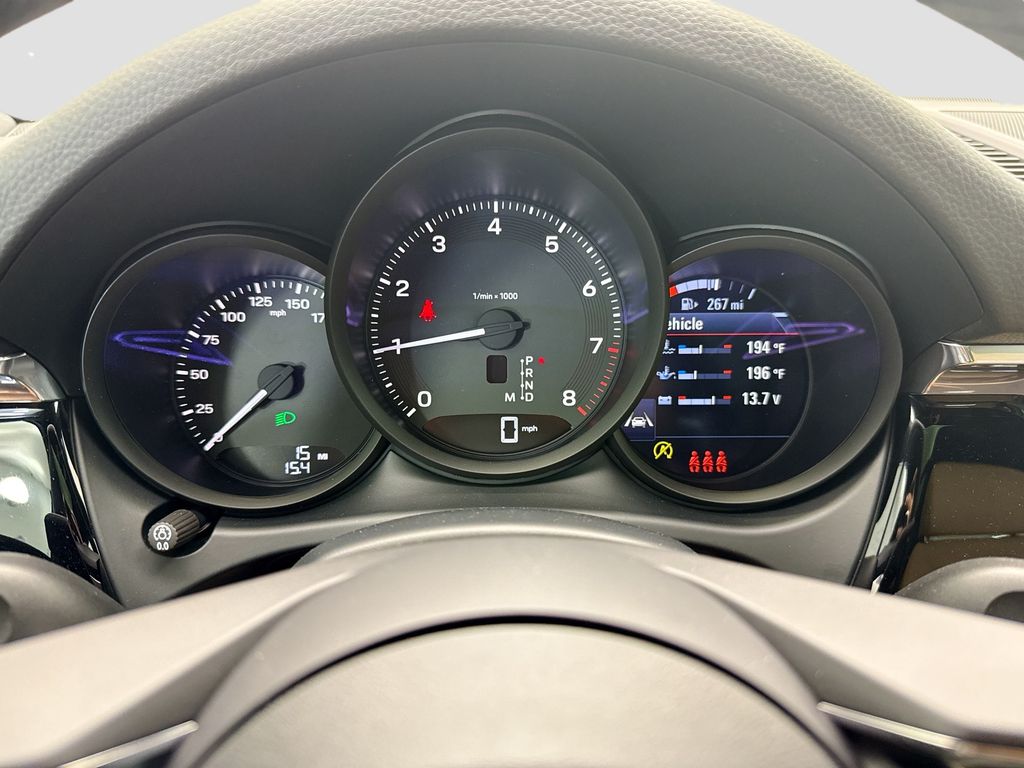 Thumbnail: 2026 Porsche Macan - 31
