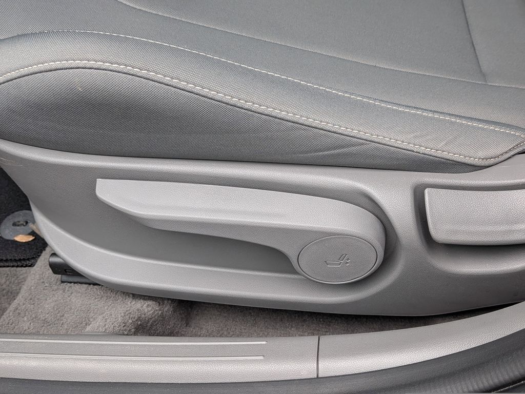 2025 Hyundai Elantra SEL - Photo 18