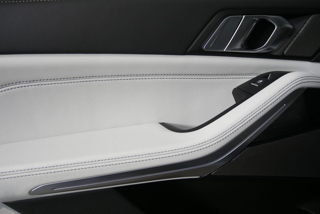 Thumbnail: 2026 BMW X5 - 14