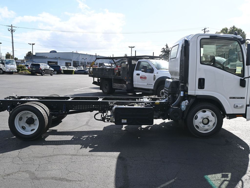 2025 Isuzu NPR XD 