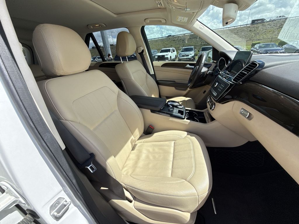 Thumbnail: 2017 Mercedes-Benz GLE - 16