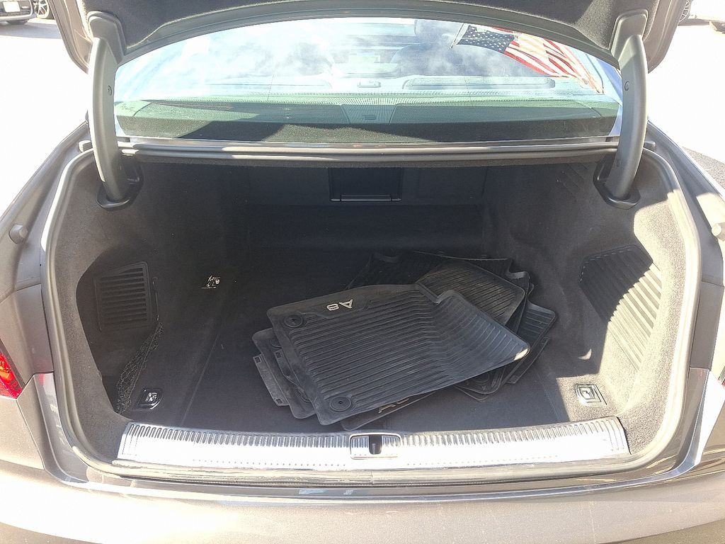 Thumbnail: 2021 Audi A8 - 28