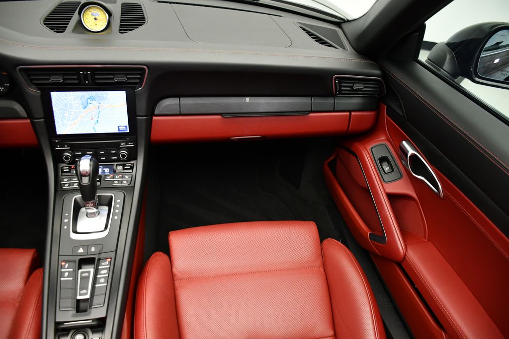 Thumbnail: 2018 Porsche 911 - 31