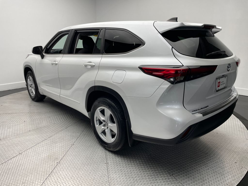 Thumbnail: 2023 Toyota Highlander - 7