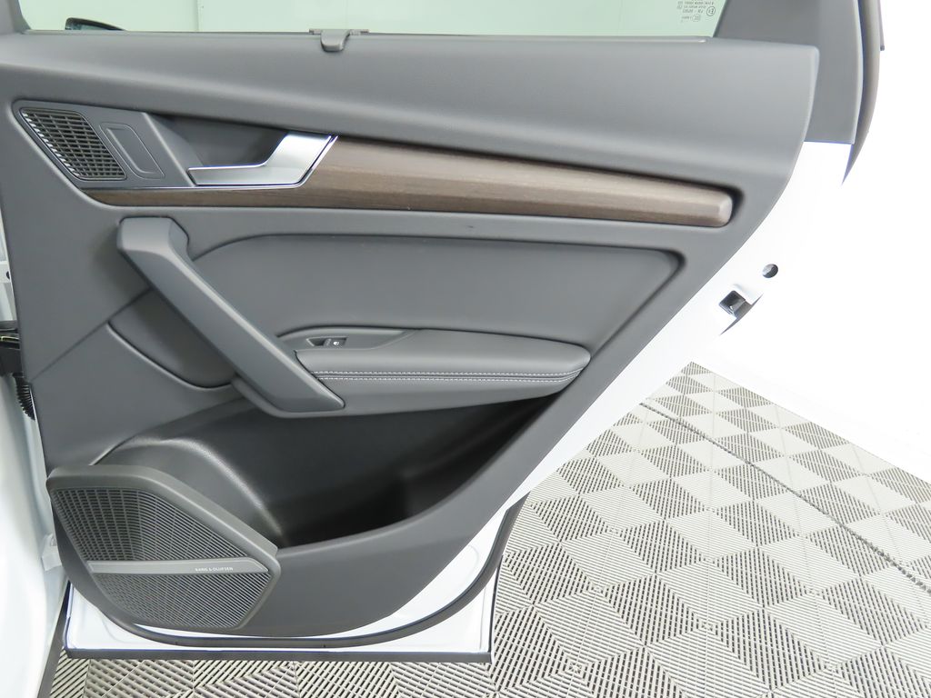 Thumbnail: 2025 Audi Q5 - 27