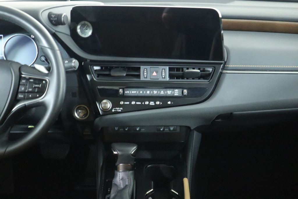 2024 Lexus ES Hybrid 300h 14