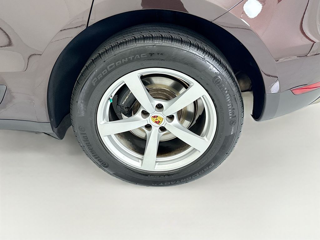Thumbnail: 2021 Porsche Macan - 30