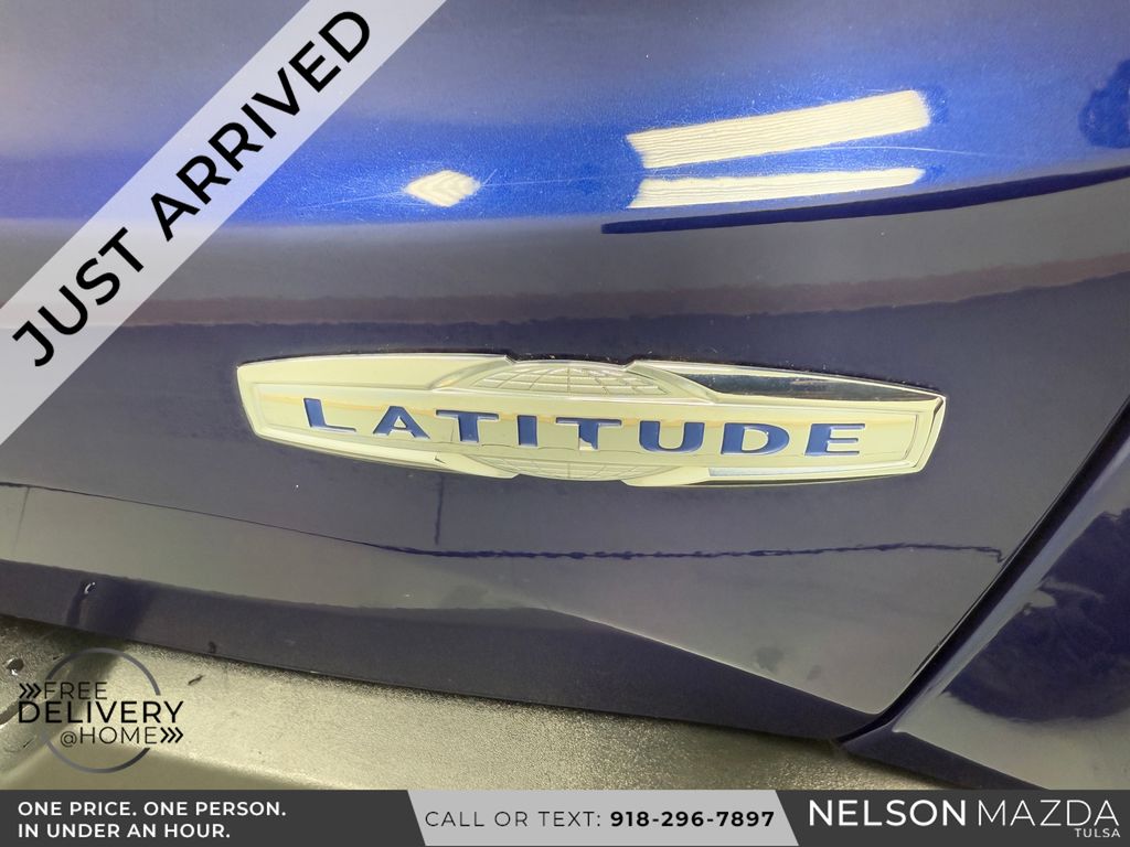Used 2019 Blue Jeep Latitude image 15
