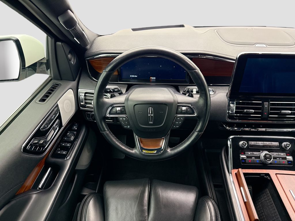 Thumbnail: 2020 Lincoln Navigator - 10