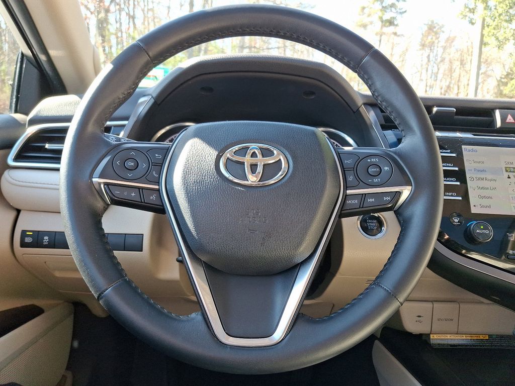 2018 Toyota Camry XLE 19