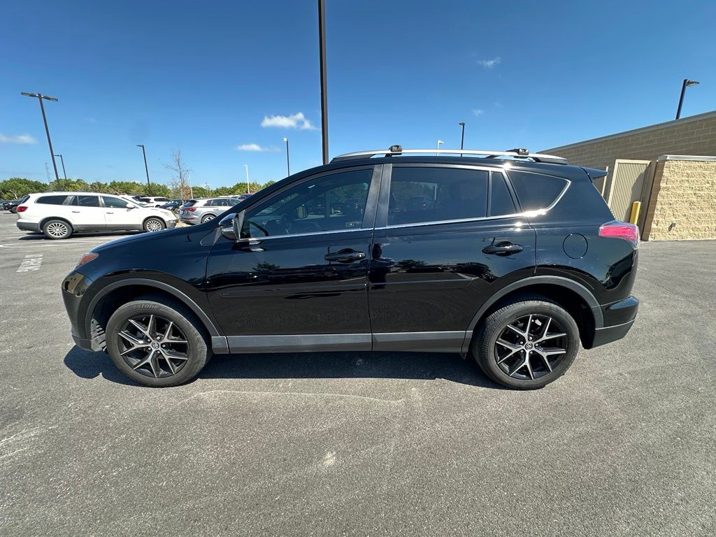 Thumbnail: 2018 Toyota RAV4 - 10