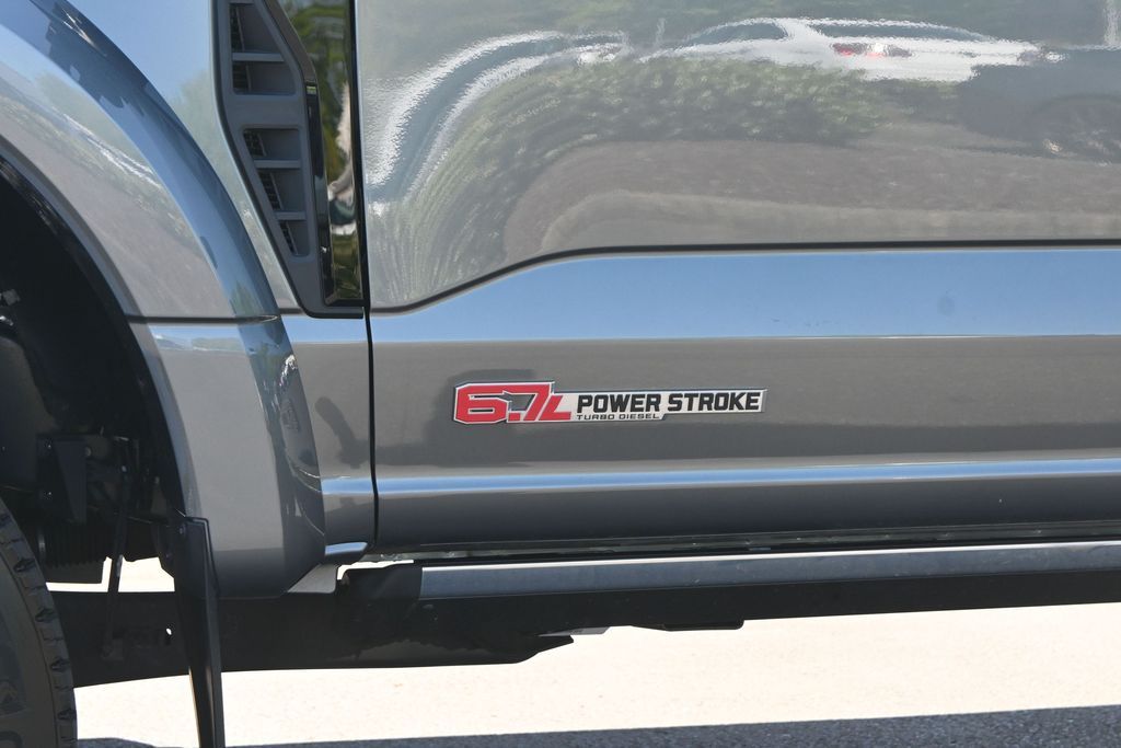 2025 Ford F-450 Super Duty Platinum