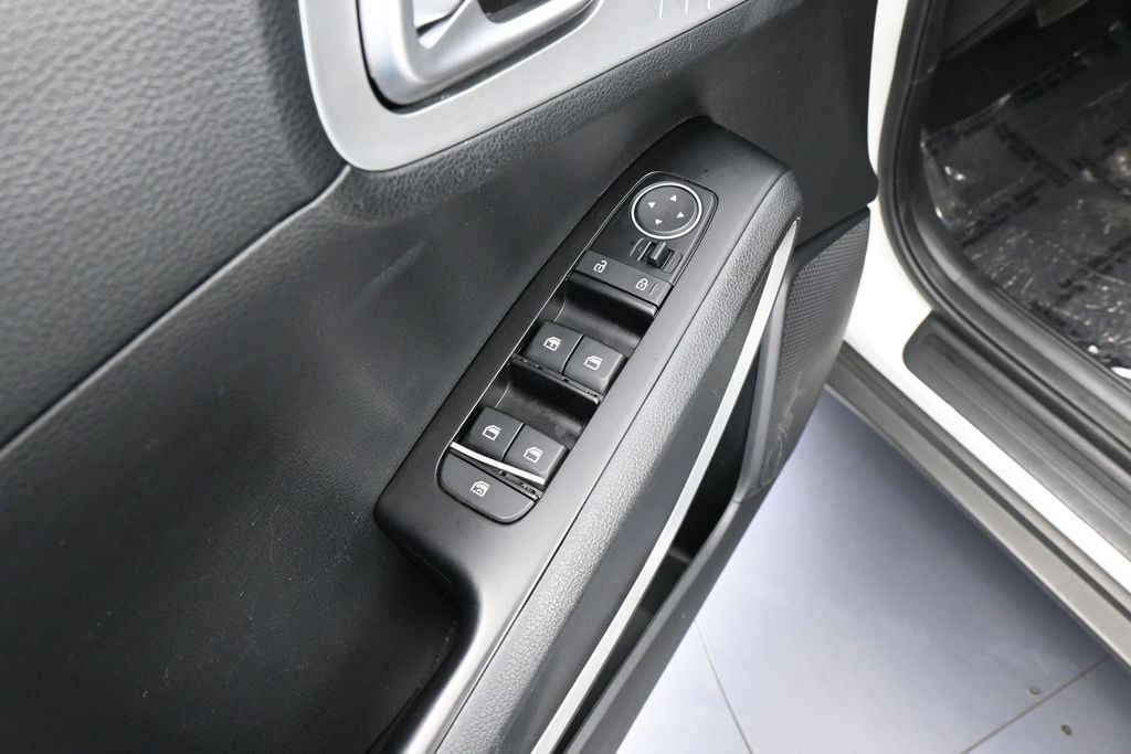 Used 2024 Snow White Pearl Kia LX image 13