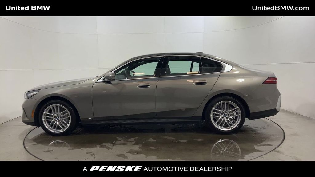 Thumbnail: 2025 BMW 5 Series - 5