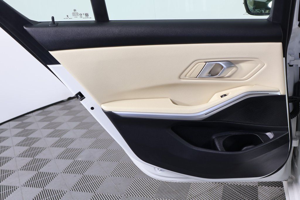 Thumbnail: 2025 BMW 3 Series - 13