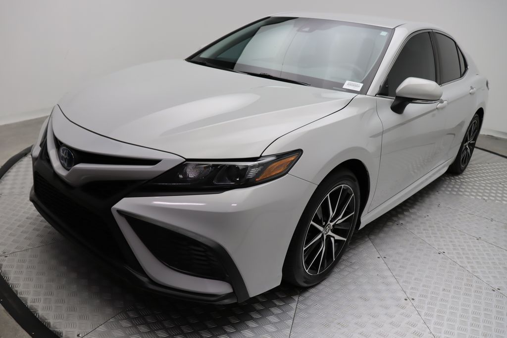 2023 Toyota Camry SE 2