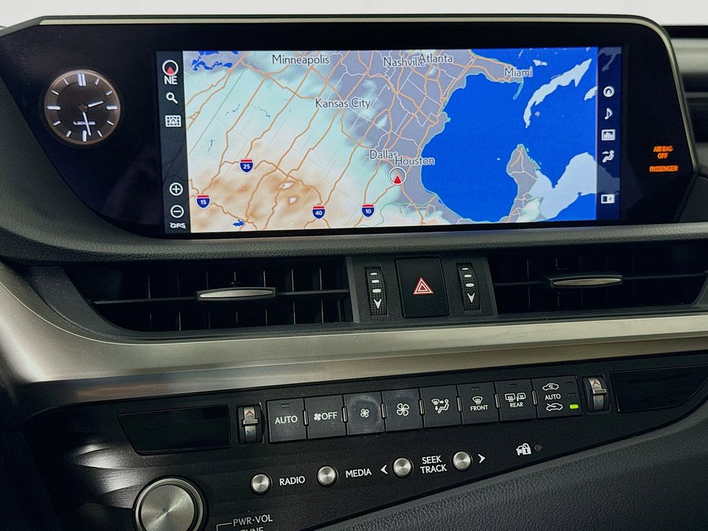 Thumbnail: 2021 Lexus ES - 13