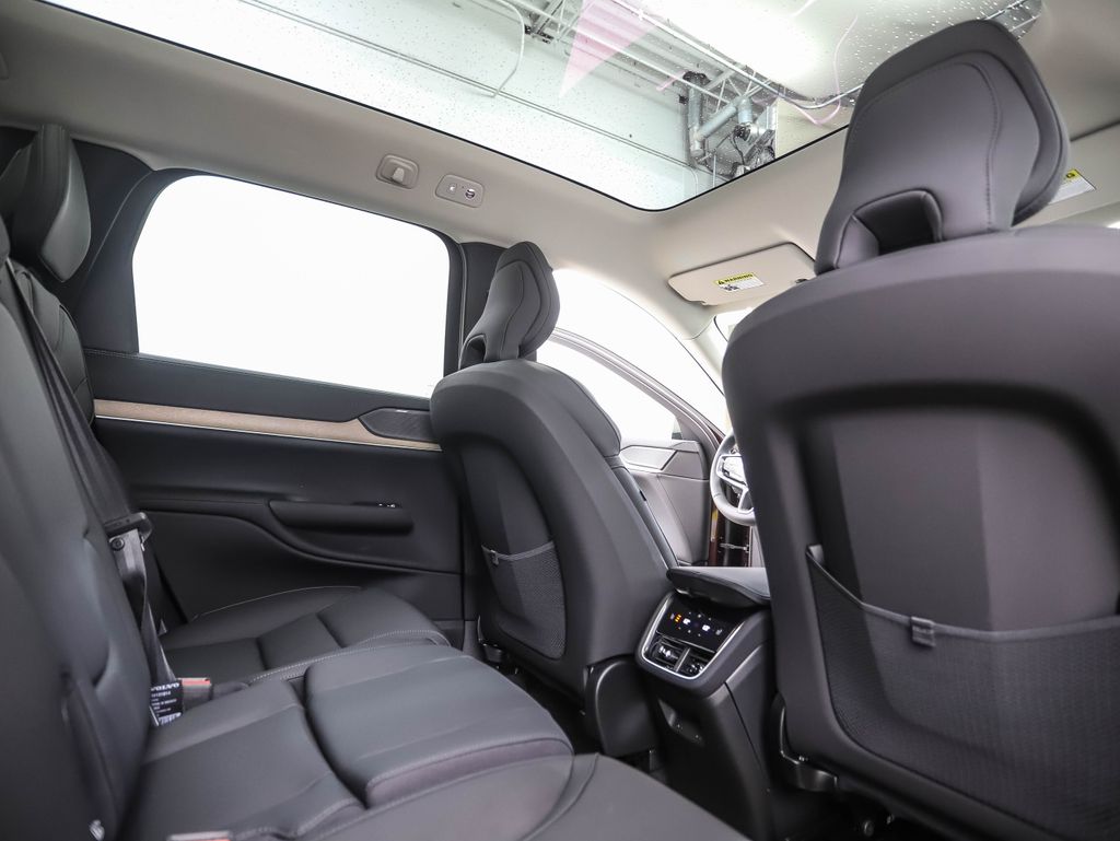 Thumbnail: 2025 Volvo EX90 - 23