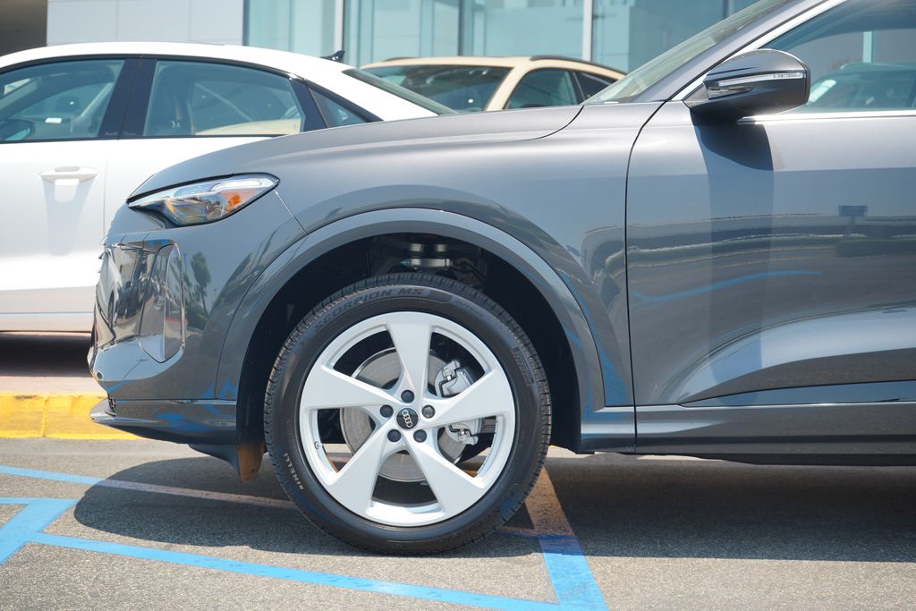 Thumbnail: 2025 Audi Q5 - 2