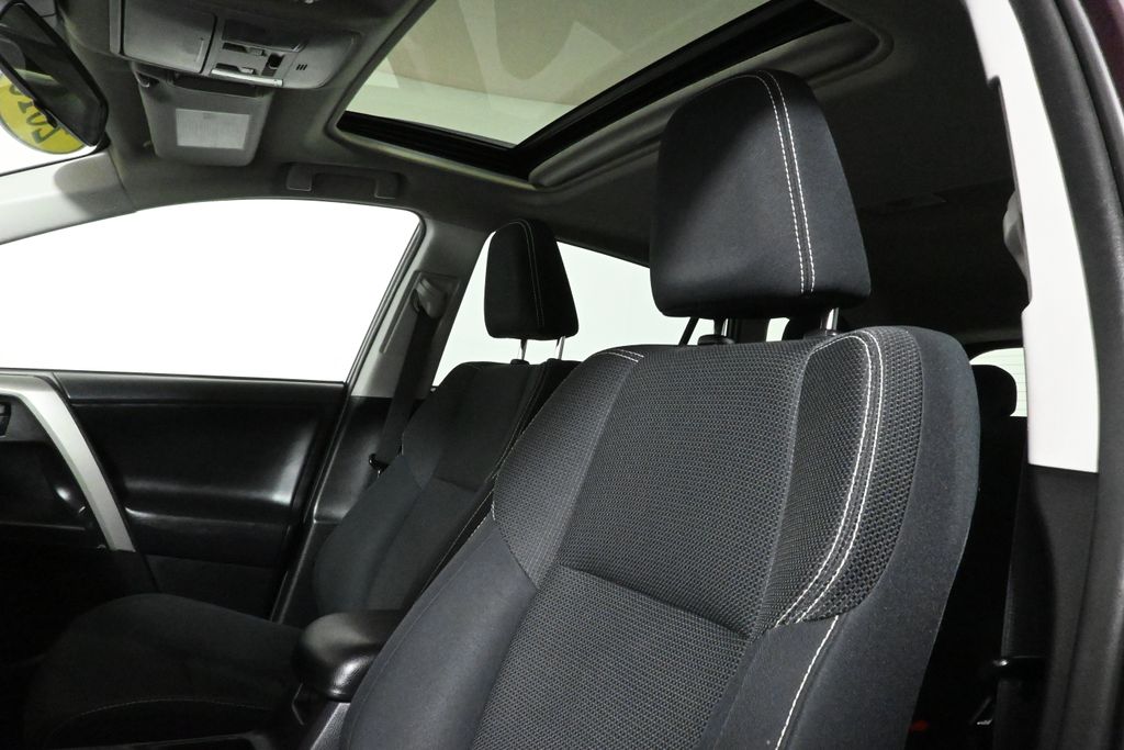 2018 Toyota RAV4 XLE 17