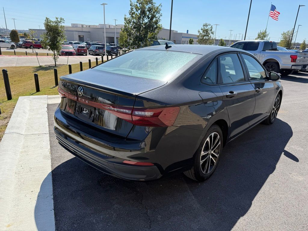 Thumbnail: 2025 Volkswagen Jetta - 4