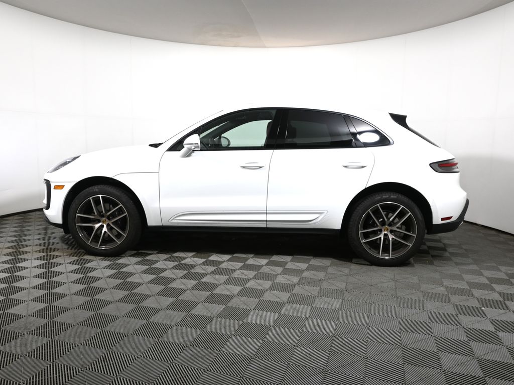 Thumbnail: 2024 Porsche Macan - 2