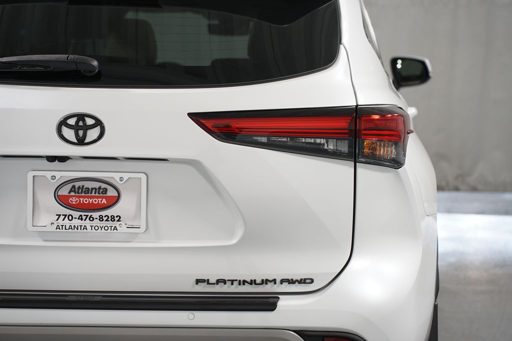 Thumbnail: 2022 Toyota Highlander - 10