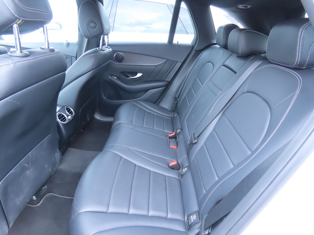 2022 Mercedes-Benz GLC 300 11