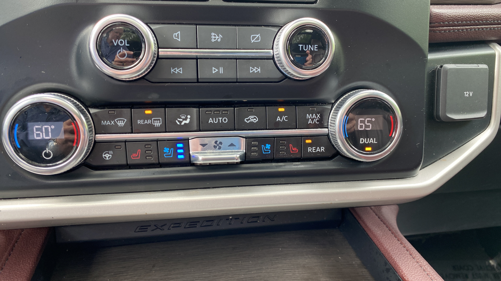 Used 2024 Agate Black Metallic Ford Limited image 18