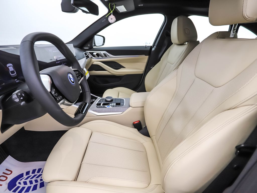 Thumbnail: 2025 BMW i4 - 12