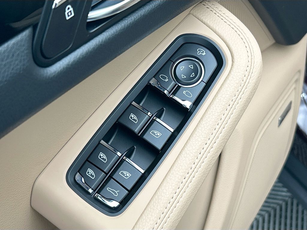 Thumbnail: 2026 Porsche Macan - 24