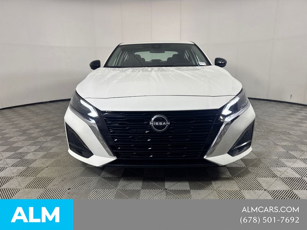 Used 2025 White Nissan 2.5 SV image 3