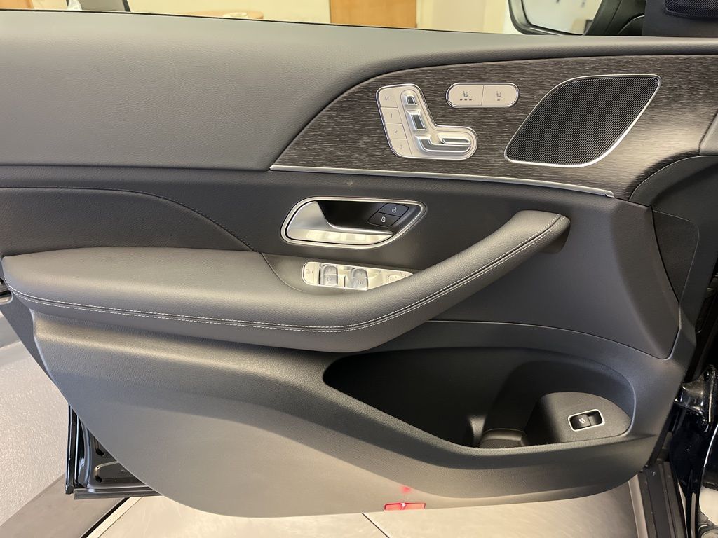 Thumbnail: 2026 Mercedes-Benz GLE - 11