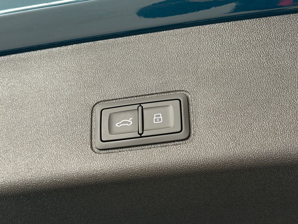 Thumbnail: 2026 Audi Q3 - 10