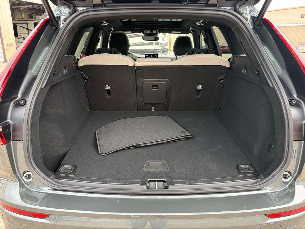 New 2026 Dark Forest Volvo B5 Core image 27