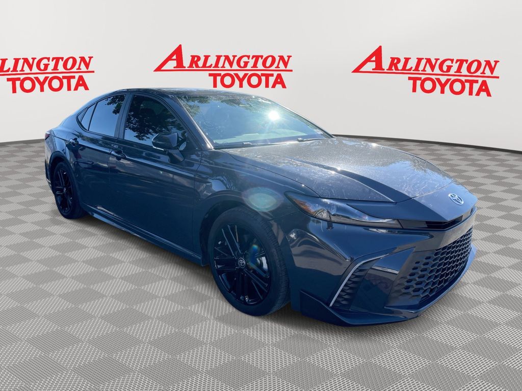 2025 Toyota Camry SE's photo