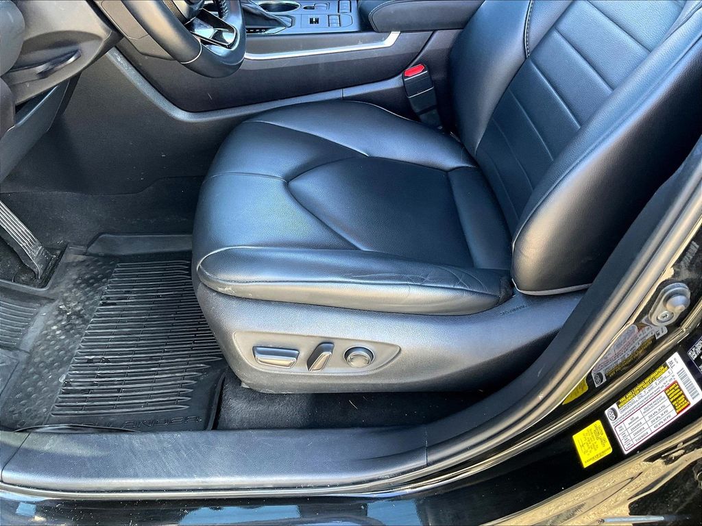 2021 Toyota Highlander — photo 35