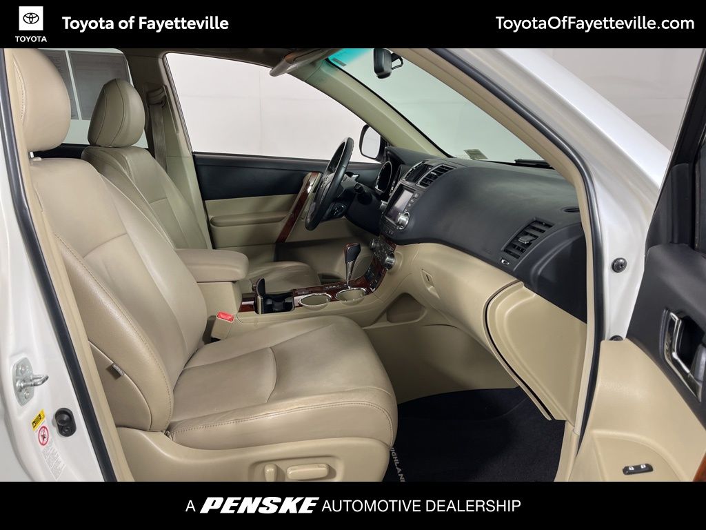 Thumbnail: 2012 Toyota Highlander - 6